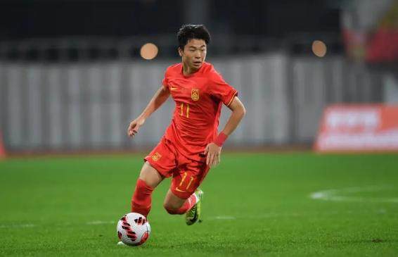 九游体育app官方下载-国青一日两练备战泰国 卷入风波的唐天翼未能现身